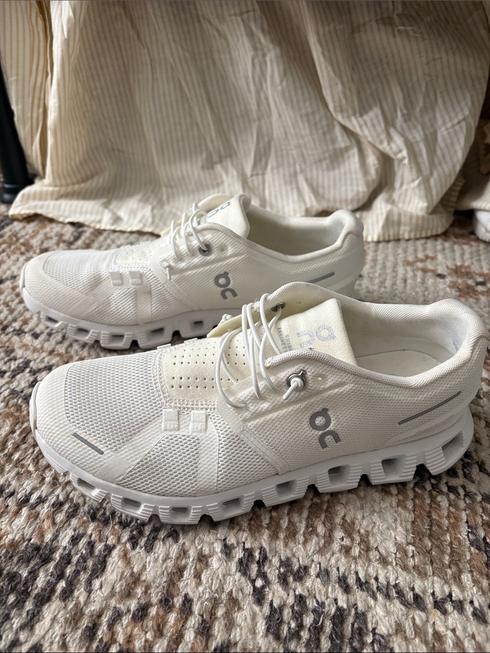 On Cloud 6 Women's Sneakers in White - Size 8.5